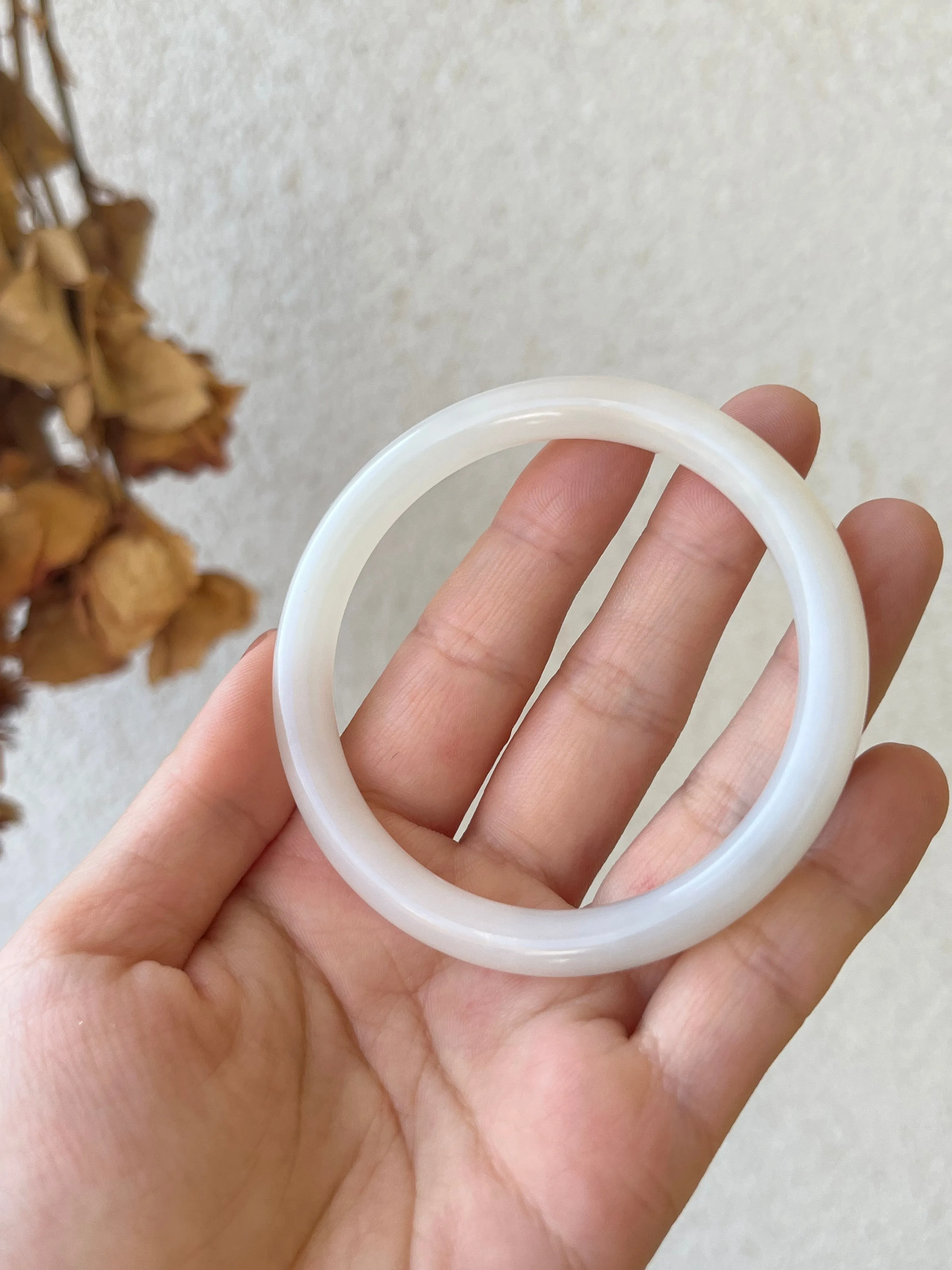 White Hetian Jade Bangle 54mm, 和田白玉圆条飘墨手镯