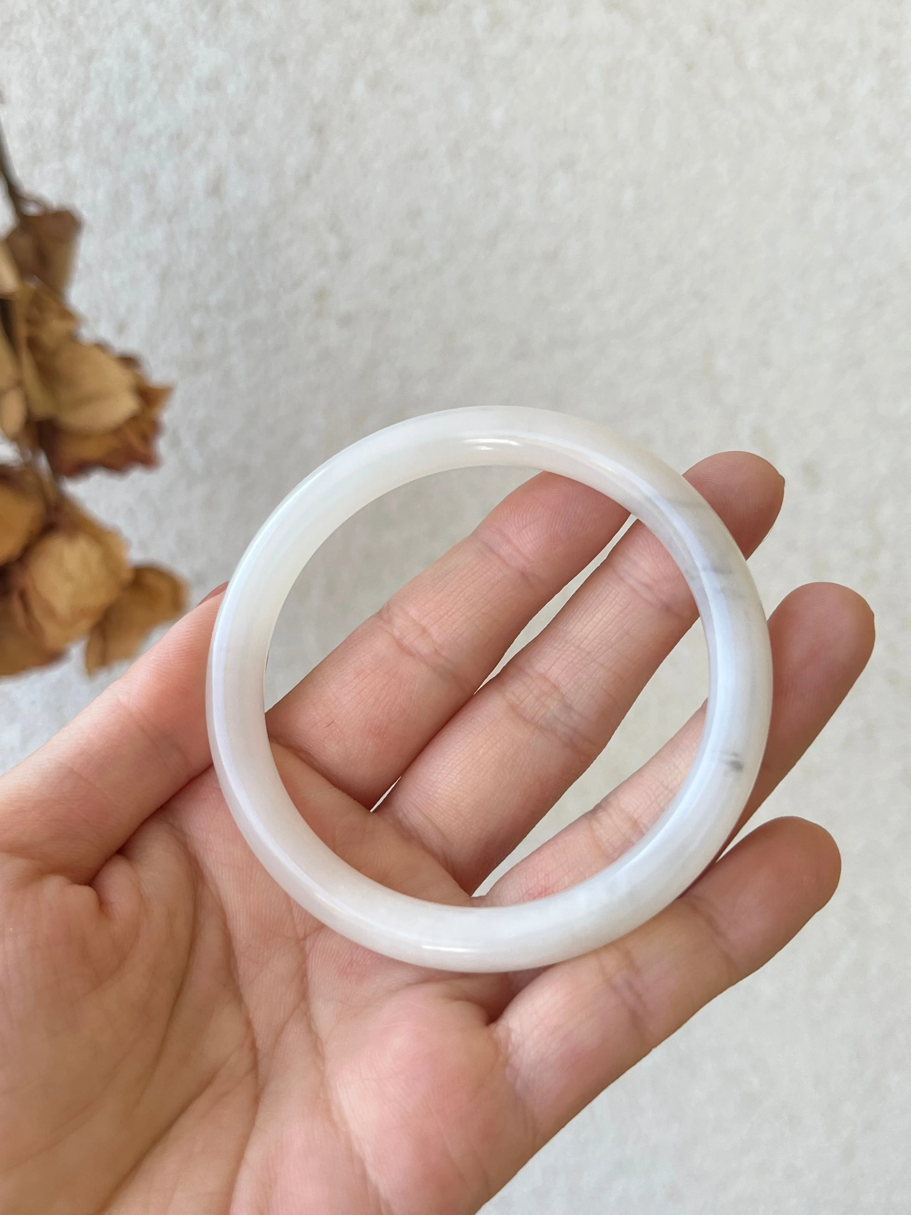 White Hetian Jade Bangle 54mm, 和田白玉圆条飘墨手镯