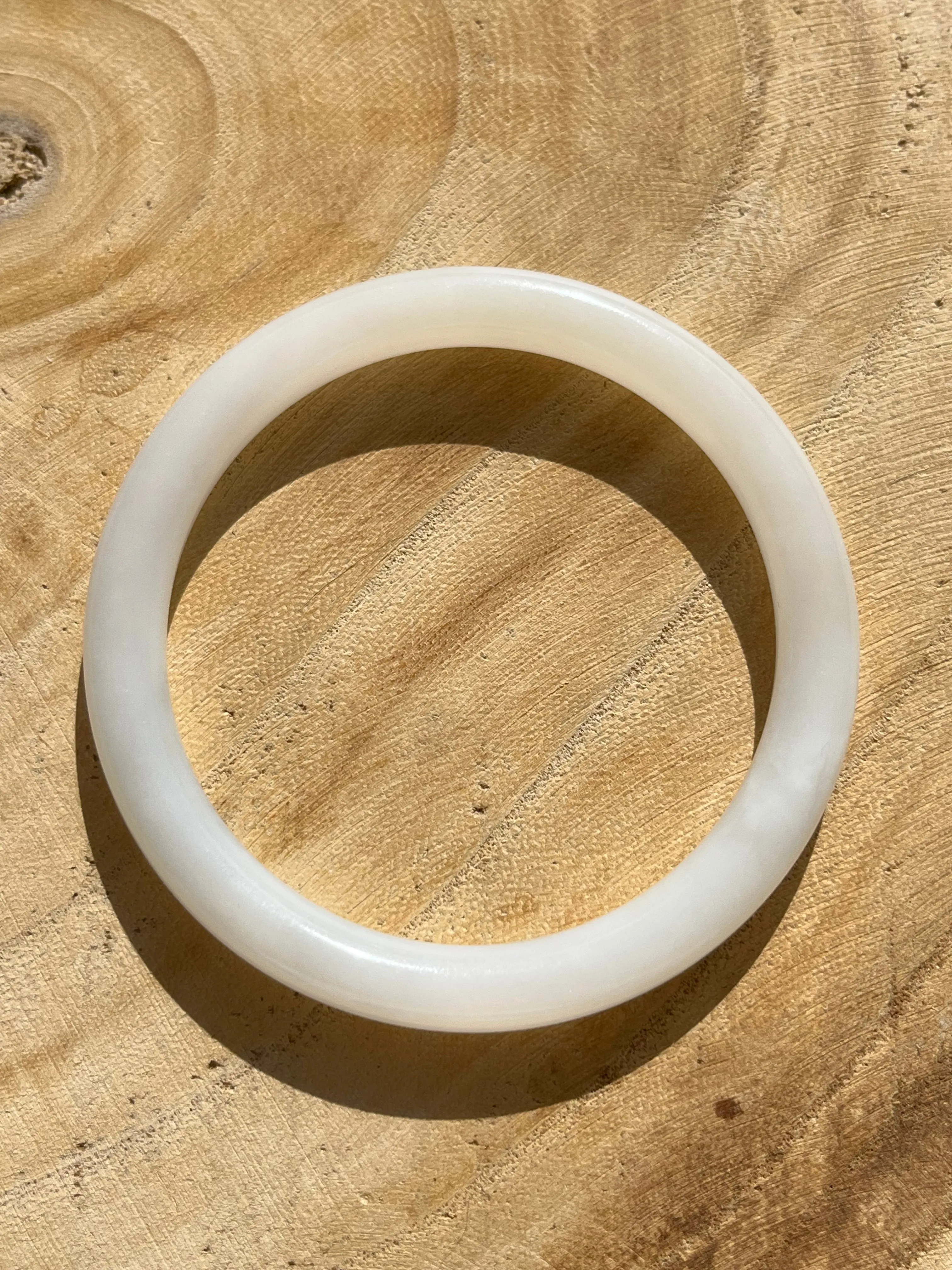 White Hetian Jade Bangle 54mm, 和田白玉圆条飘墨手镯