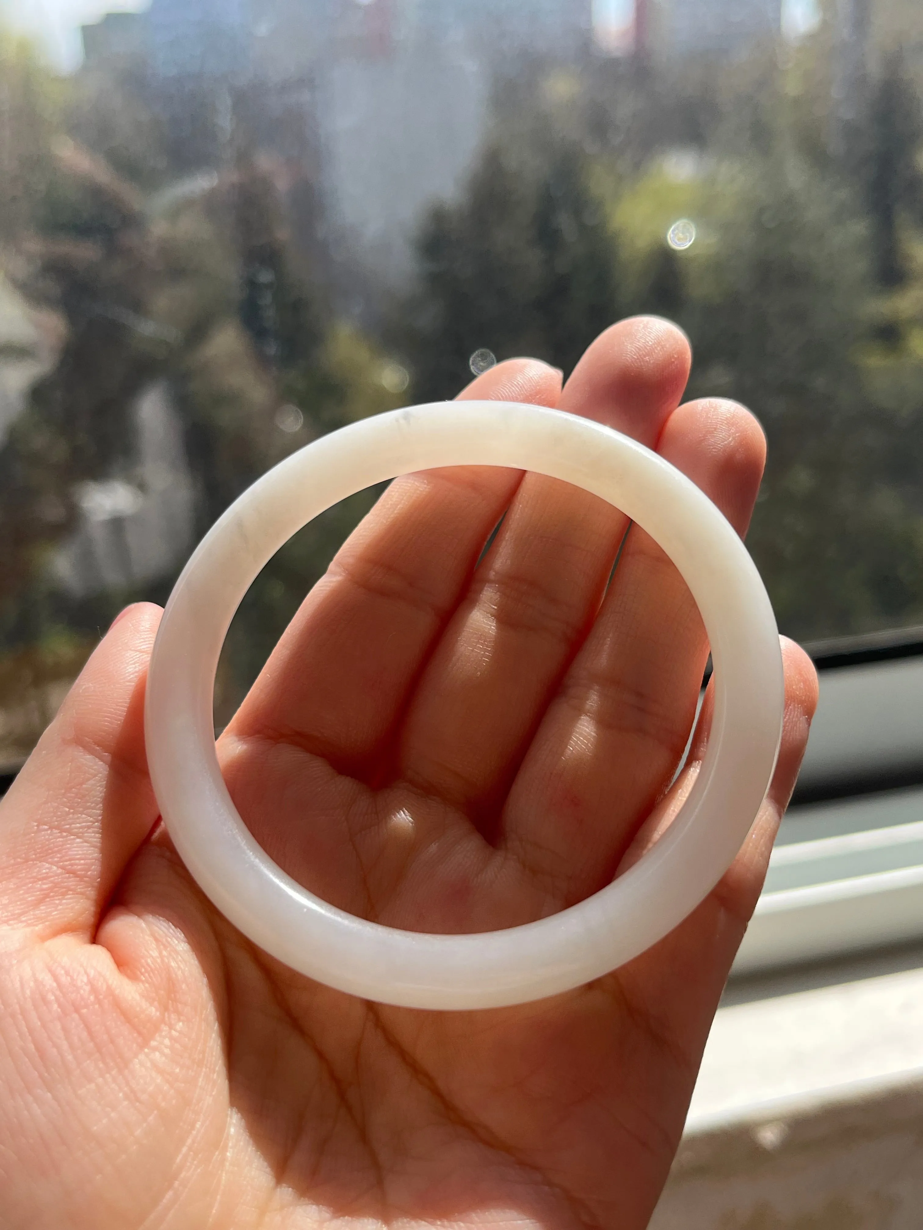 White Hetian Jade Bangle 54mm, 和田白玉圆条飘墨手镯